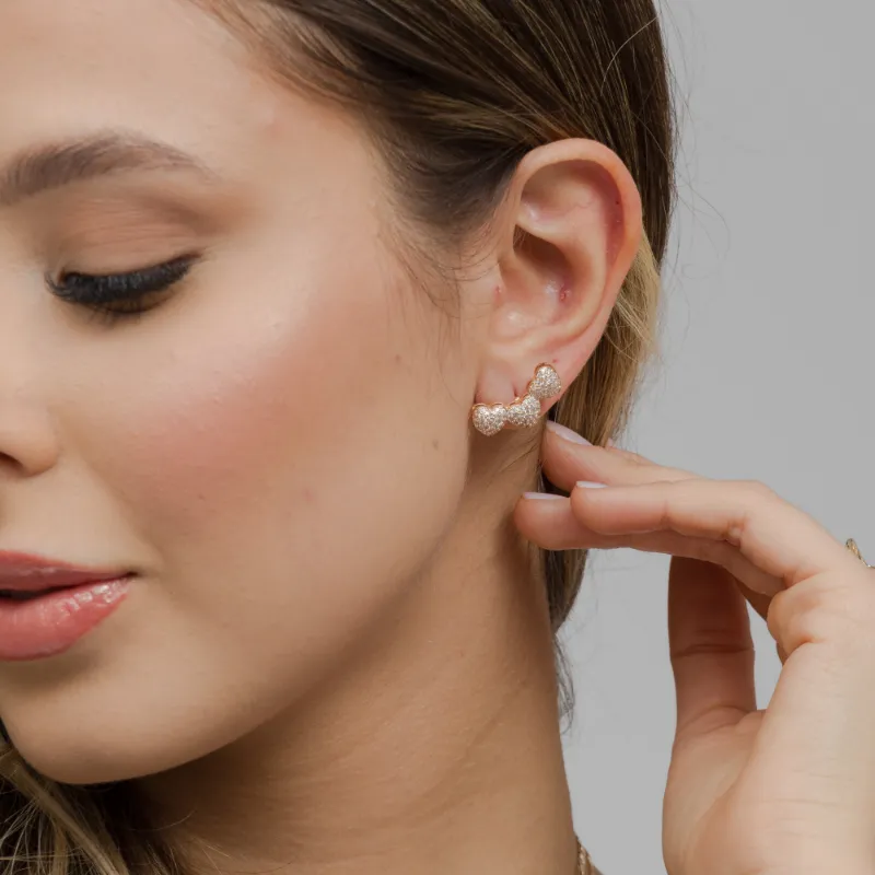 BRINCO EARCUFF CORAÇÕES - MAJU