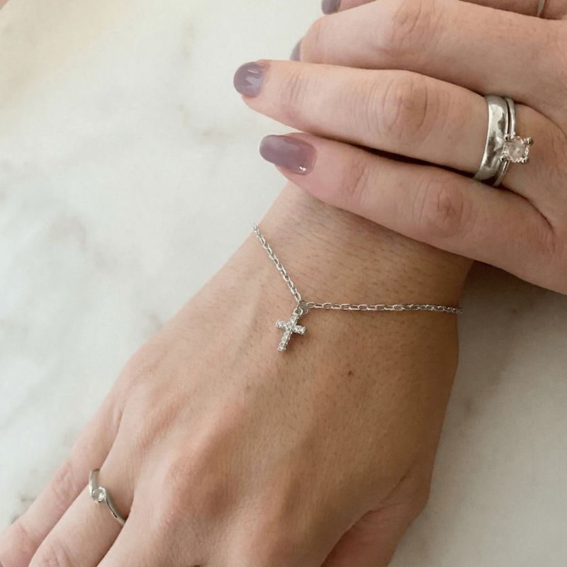 Pulseira Cruz Pequena Cravejada Francisca Banhado Em Ródio