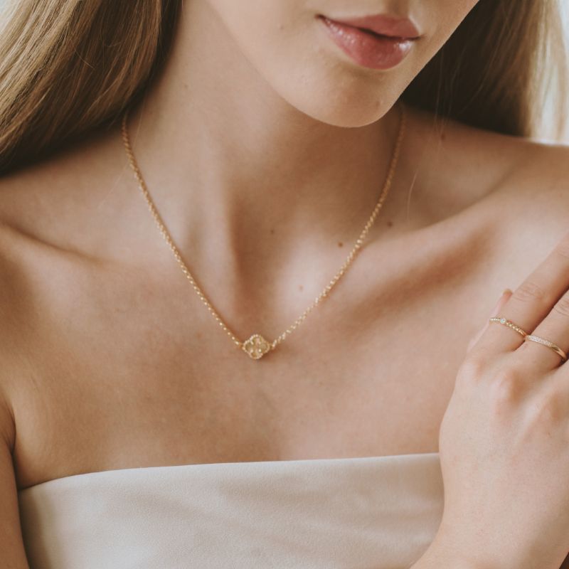 Colar Choker Trevo Liso Essencial 40CM Banhado Em Ouro