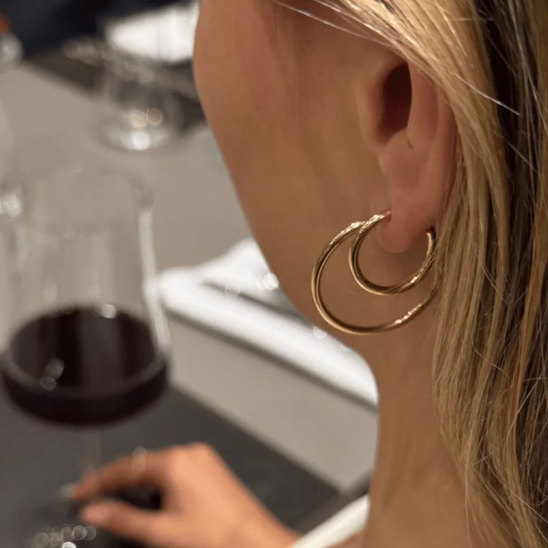Brinco Argola Tubo Pequena Wine Banhado Em Ouro